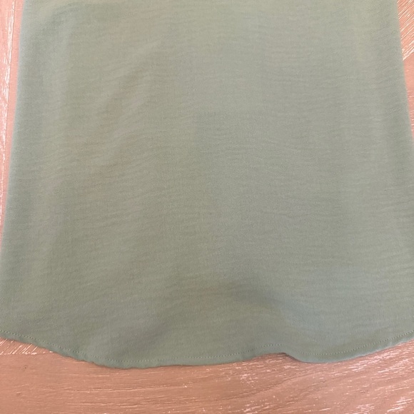 Green Sleeveless Camisole Flowy Tank Top - Picture 3 of 7